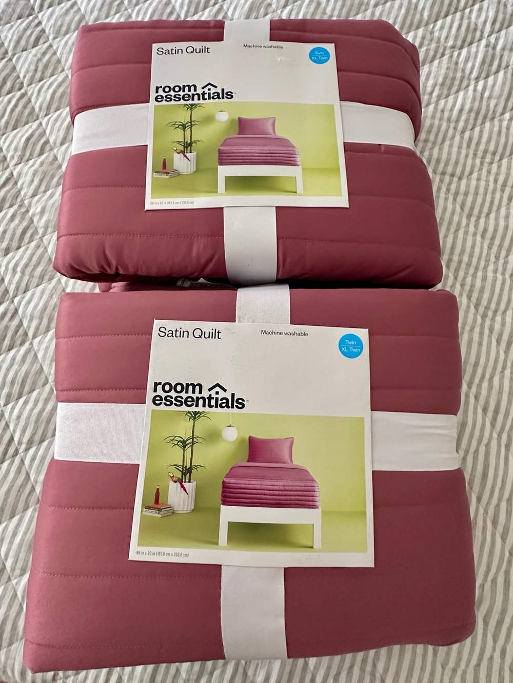 Set of 2 Room Essentials Satin Quilts - Dusty Rose
